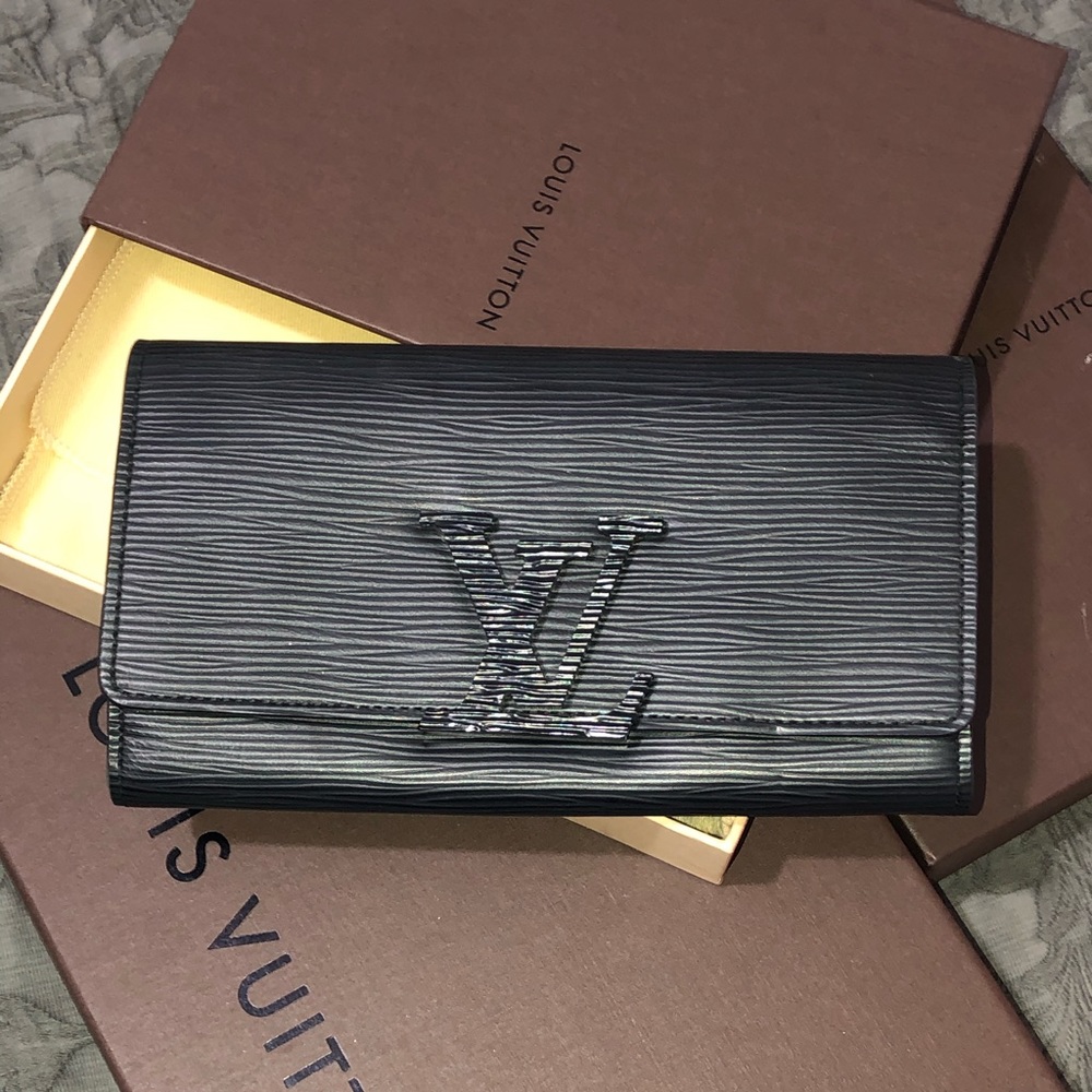 100% AUTHENTIC Louis Vuitton Epi Noir Louise Wallet LV